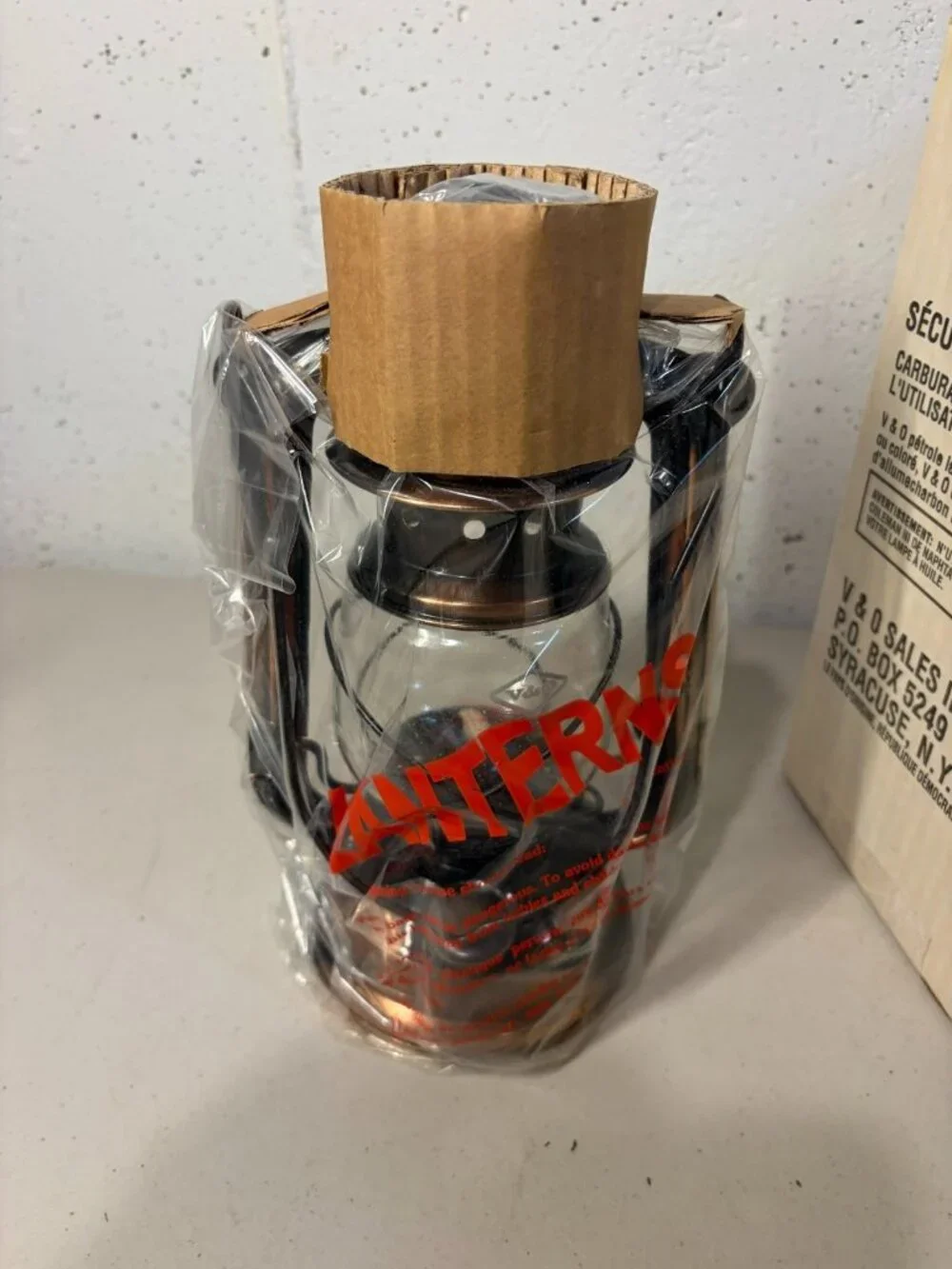 V&O Bronze Kerosene Lantern New in Box Vintage Style Metal Oil Lamp 18933